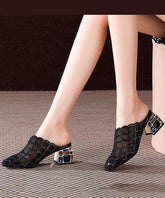 Stilvolle, klobige Slide-Sandalen aus schwarzem Tüll mit Zirkonia-Spleißen